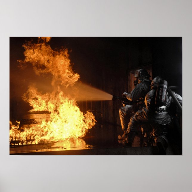Póster Bombeiros extinguem uma pilha simulada (Frente)