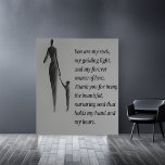 Poster Bond Emocional: esboço de carvão de uma mãe e filh<br><div class="desc">Bond Emocional: esboço de carvão de uma mãe e filho Poster Capturam a essência do vínculo inseparável entre uma mãe e o seu filho com a nossa poster de "Bond Emocional: esboço de carvão de uma mãe e filho". Este trabalho de arte encantador retrata lindamente a ligação suave compartilhada entre...</div>