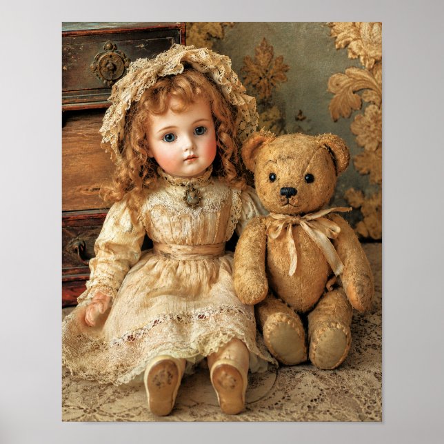 Poster Boneca de porcelana antiga & Urso de pelúcia (Frente)