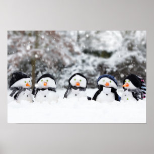 Póster Bonecos de neve bonitos vestidos para o inverno