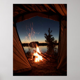 Poster Bonfre perto do corpo de água