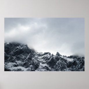 Poster Bordas nítidas de montanhas e nuvens macios