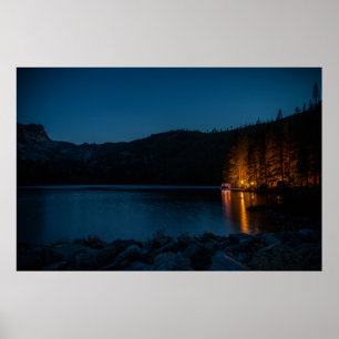 POSTER BROWN WOOODEN DOCK NO LAGO AZUL DURANTE A NOITE