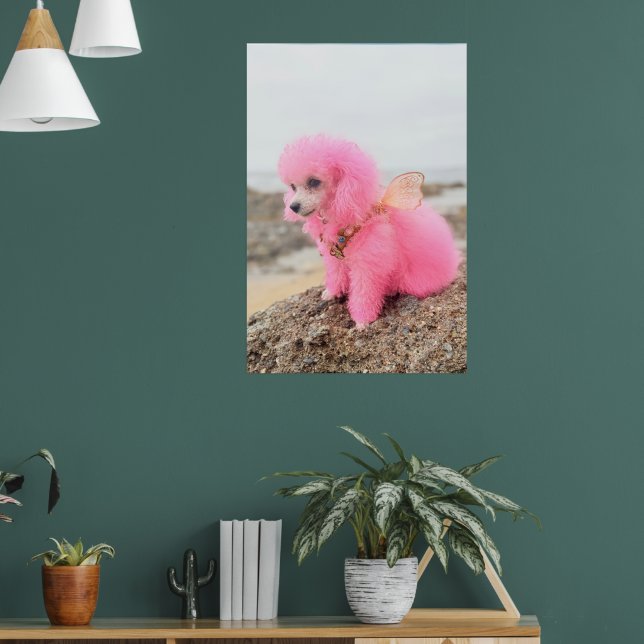 POSTER CACHORRINHO DE BRINQUEDO ROSA NA PRAIA (Sala de Estar 1)