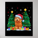 Poster Cachorro Goldendoododle Passa Santa Hat Feia Natal<br><div class="desc">Cachorro Goldendoodododle Abriga Santa Hat Suor de Natal Feio</div>