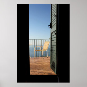 Poster Cadeira de metal branco ao lado da cerca pela manh