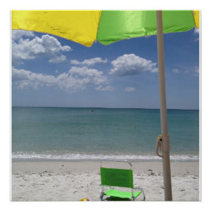 Póster Cadeira e guarda-chuva de praia na praia