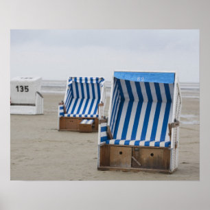 Póster cadeiras de praia vazias na praia