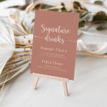 Poster Caligrafia Minimalista - Bebidas Signature Terraco<br><div class="desc">Esta poster de assinatura de terraços de caligrafia minimalista é perfeita para um casamento rústico. O design simples e elegante apresenta a tipografia de scripts clássicos e de rico. Personalize o sinal com os nomes da noiva e do noivo e a sua escolha de bebida favorita.</div>