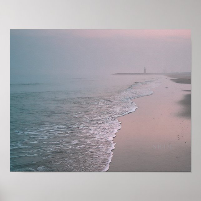 Poster Calmo nascer do sol na praia com parede costeira d (Frente)