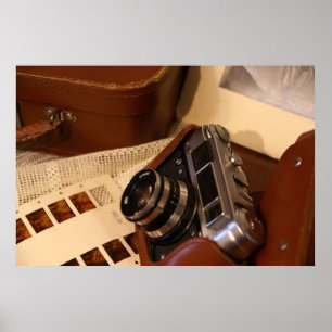 Poster Câmera analógica Vintage numa caixa castanha de 