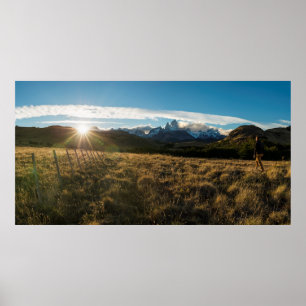 Póster Caminhante que olha montanhas de Fitz Roy,
