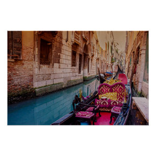 Póster Canal com gondola tradicional em Veneza, Itália