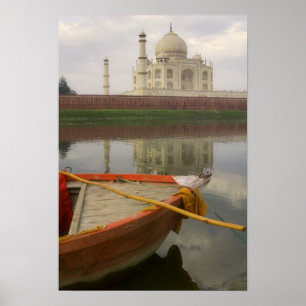 Poster Canoa em água com Taj Mahal, Agra, Índia