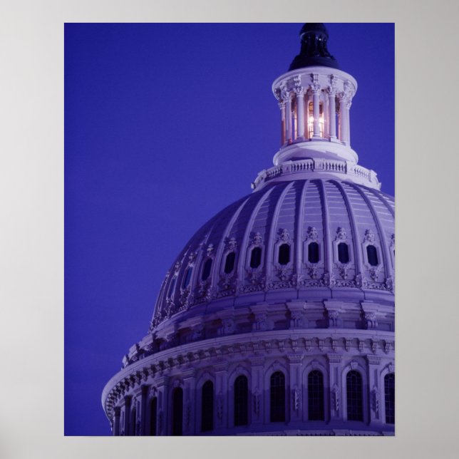 Póster Capitólio dos EUA ao anoitecer com luz na cúpula a (Frente)