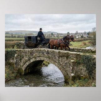 Poster Carruagem Puxada a Cavalos sobre Ponte de Pedra