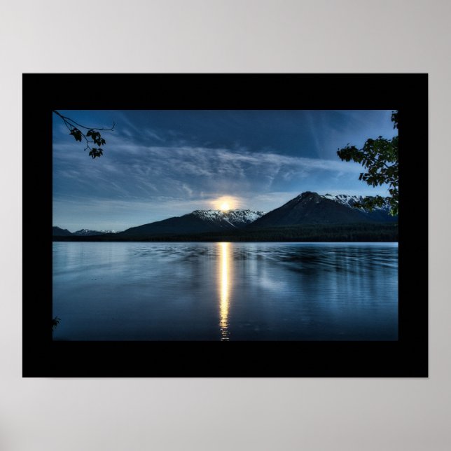 Poster Cartaz da Lua Brilhante Sobre o Lago (Frente)