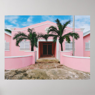 Poster Casa de betão rosa e branco perto de árvores ver