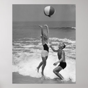 Póster Casal que joga com um Beachball