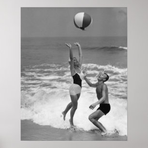 Poster Casal que joga com um Beachball