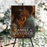 Poster Casamento Elegante de Foto Moderna<br><div class="desc">Uma camada moderna com grandes nomes e uma foto de sangria de cheio são as características desta placa de casamento.</div>