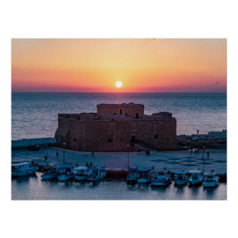 Póster Castelo de Paphos no pôr do sol, vista do drone