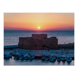 Póster Castelo de Paphos no pôr do sol, vista do drone