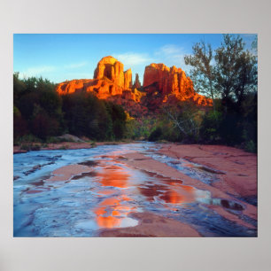Póster Catedral Rocha refletindo em Oak Creek no Sunset