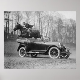 Póster Cavalo Pulando Sobre Carro, 1923. Vintage Photo