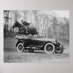 Póster Cavalo Saltando Sobre Carro, 1923. Foto Antiga