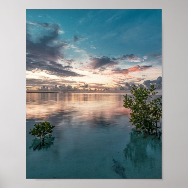 Poster céu azul com nuvens vermelhas e escuras refletidas (Frente)