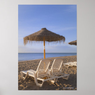 Poster Chaleiras de praia de areia com guarda-chuva
