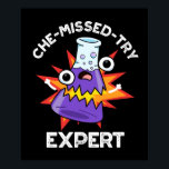 Poster Che-miss-try Funny Science Chemistry Pun Dark BG<br><div class="desc">Che-miss-try Funny Science Chemistry Pun apresenta um belo criador de química a explodir. Presente perfeito para família e amigos que adoram trocadilhos de química fofos.</div>