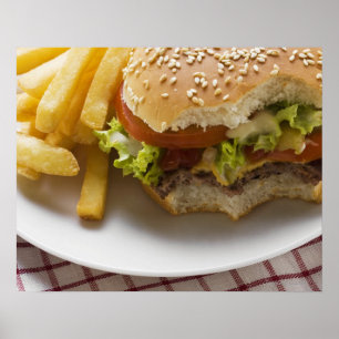 Póster Cheeseburger, bites taken, with chips