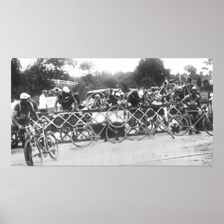 Poster Ciclistas não podem esperar na ferrovia cruzando T