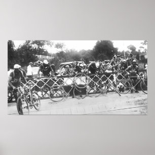 Poster Ciclistas Não Podem Esperar Na Travessia De Estrad