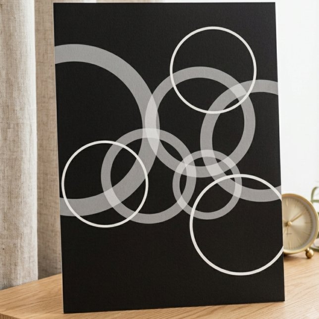 Poster Círculos modernos pretos e brancos sobrepostos (This modern black and white circular wall poster adds a sharp, artistic touch to any home office.)