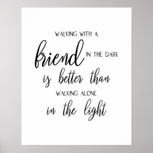 Poster citação de amizade caminhando com um amigo no es