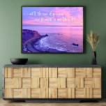 Poster Citação Inspirativa de Fotografia Sunset Oceano Ro<br><div class="desc">"Com o novo dia vem nova força e novos pensamentos." Este dramático litoral Palos Verdes, Califórnia, pristina, paisagem oceânica de penhasco na praia, perto do pôr do sol, exumenta paz e solidão. Uma citação inspiradora em um roteiro de caligrafia branca sobrepõe a foto. Aprecie todas as coisas boas em sua...</div>
