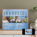 Poster Colagem de Fotografias - Netos Tornam a Vida Grand<br><div class="desc">Crie sua própria colagem de fotos para seus avós. Este poster de estilo moderno em azul vai parecer encantador e todos os avós adoram ter fotos dos seus netos. O texto diz "netos fazem a vida grandiosa" e enquadra sua tira fotográfica. O modelo está configurado pronto para você adicionar suas...</div>
