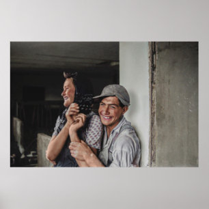 Poster Colorida 1968 Retrato Europeu de um Jovem Casal