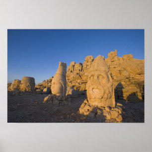 Póster Colossal head statues of Gods guarding the 2