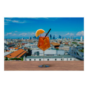 Póster Coquetel Spritz numa mesa com vista a Milão