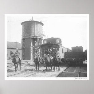Poster Cowboys em cavalos posando em frente a um trem