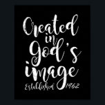 Poster Criado na imagem de Deus 1962 60º aniversário<br><div class="desc">Pegue esta camiseta para qualquer homem ou mulher que tenha 60 anos que ame Jesus,  pratique o cristianismo,  leia a bíblia e tenha o ano de nascimento de 1962!</div>