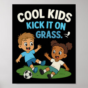 Poster Crianças Legais Chutam no Gráfico de Futebol Juven