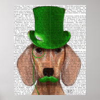 Dachshund com chapéu verde e bigode