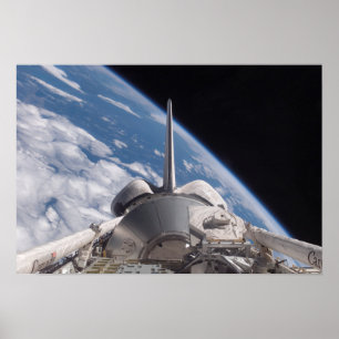 Póster Descoberta do vaivém espacial backdropped pela