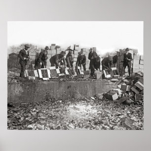 Poster Destruindo Bootleg Liquor, 1923. Vintage Photo