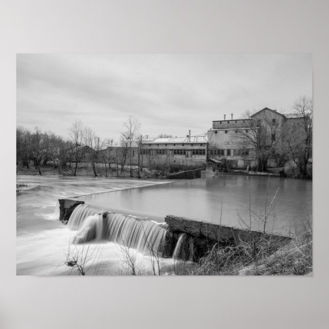 Póster Dia de Primavera no Ozark Mill Tons de Cinza (Frente)